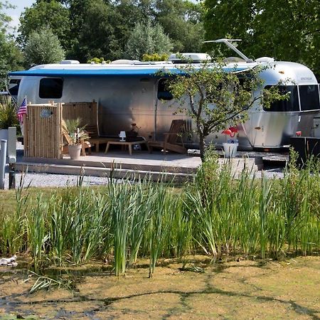 Airstream Retro Usa Caravan แอร์เนอวัลด์ ภายนอก รูปภาพ