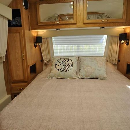 Airstream Retro Usa Caravan แอร์เนอวัลด์ ภายนอก รูปภาพ