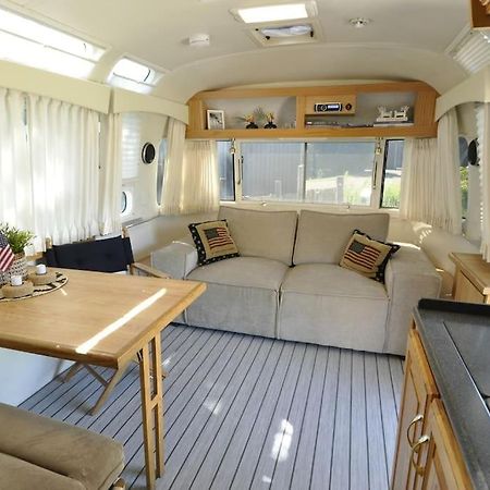 Airstream Retro Usa Caravan แอร์เนอวัลด์ ภายนอก รูปภาพ