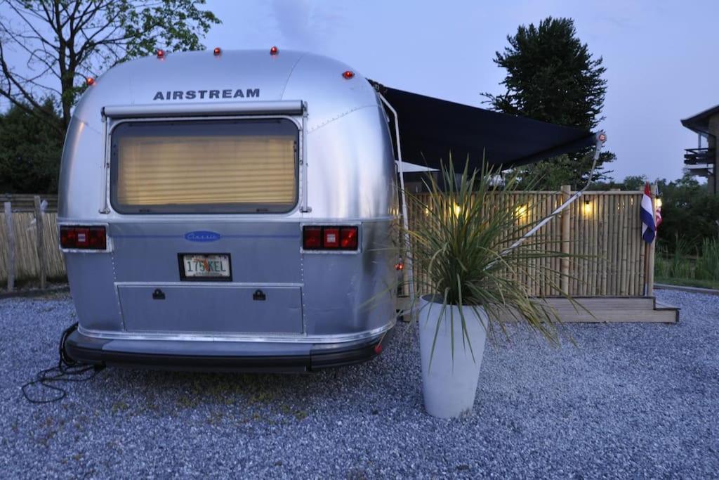 Airstream Retro Usa Caravan แอร์เนอวัลด์ ภายนอก รูปภาพ