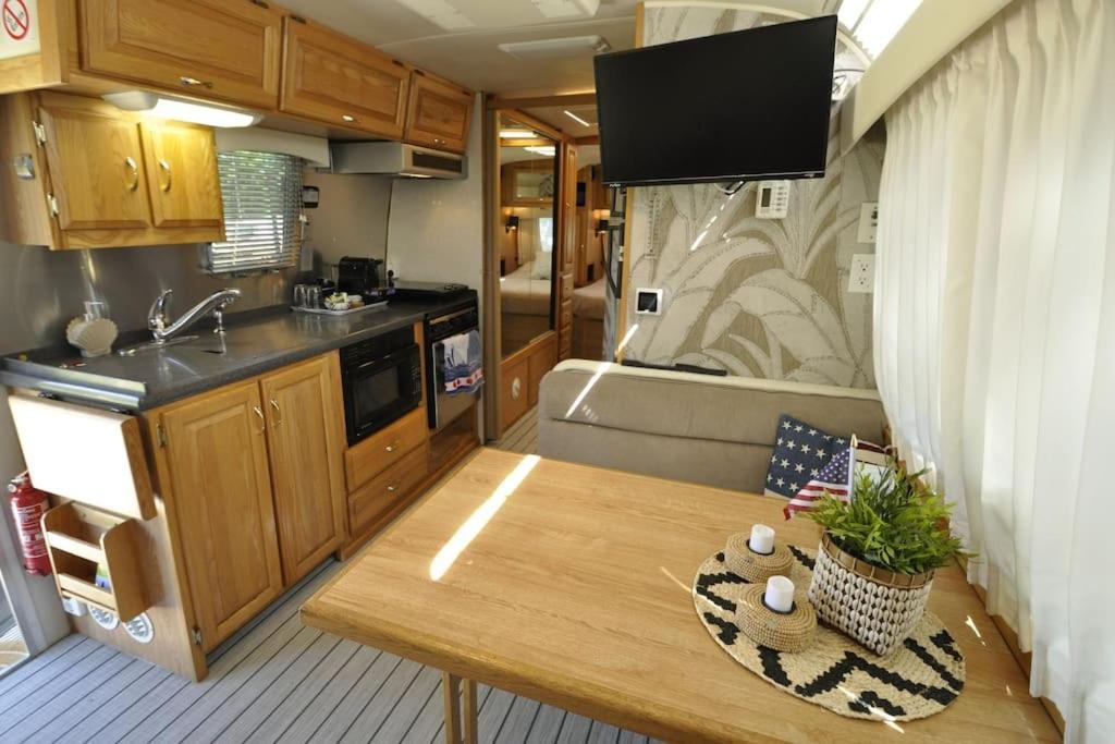 Airstream Retro Usa Caravan แอร์เนอวัลด์ ภายนอก รูปภาพ