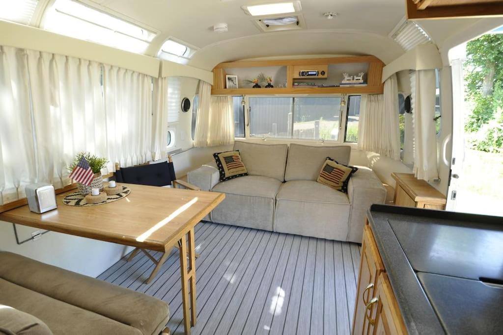 Airstream Retro Usa Caravan แอร์เนอวัลด์ ภายนอก รูปภาพ