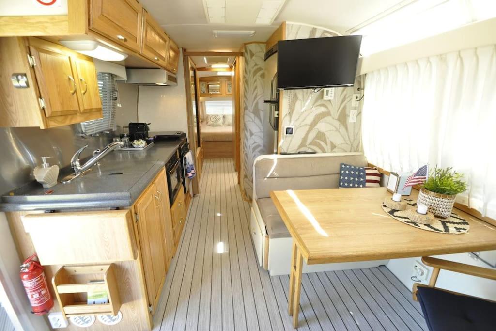 Airstream Retro Usa Caravan แอร์เนอวัลด์ ภายนอก รูปภาพ