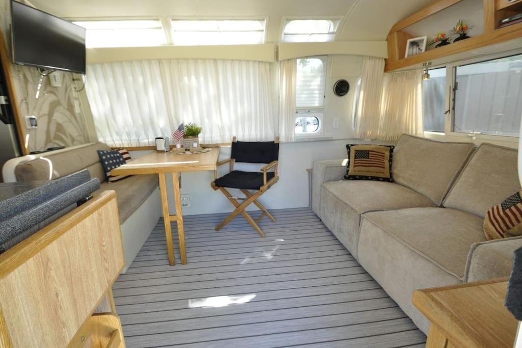 Airstream Retro Usa Caravan แอร์เนอวัลด์ ภายนอก รูปภาพ